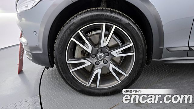Volvo V90 Cross Country T5 Pro AWD 2019 — фото 5