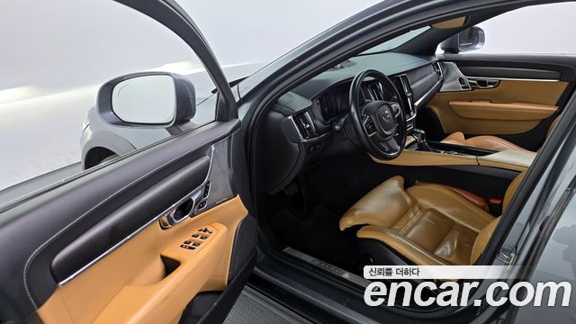 Volvo V90 Cross Country T5 Pro AWD 2019 — фото 10