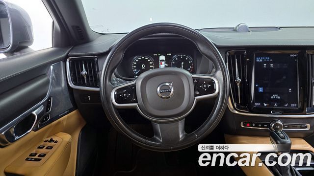 Volvo V90 Cross Country T5 Pro AWD 2019 — фото 13