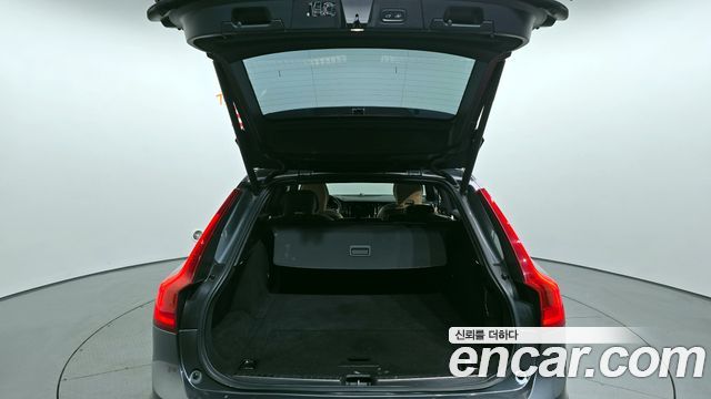 Volvo V90 Cross Country T5 Pro AWD 2019 — фото 20