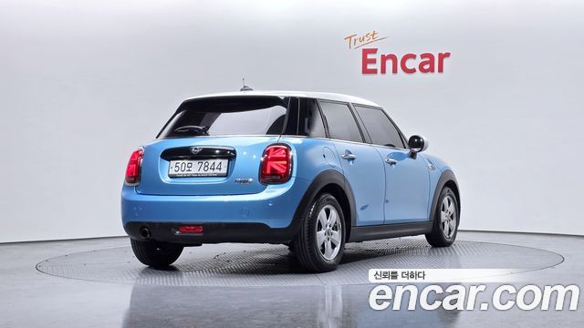MINI Cooper 5Door Standard 3rd 2019 — фото 2