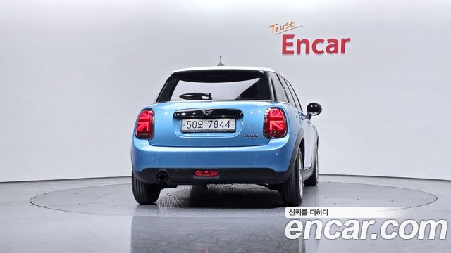 MINI Cooper 5Door Standard 3rd 2019 — фото 4