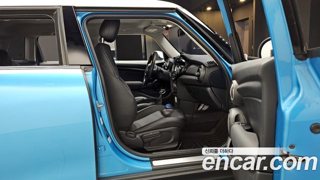 MINI Cooper 5Door Standard 3rd 2019 — фото 11