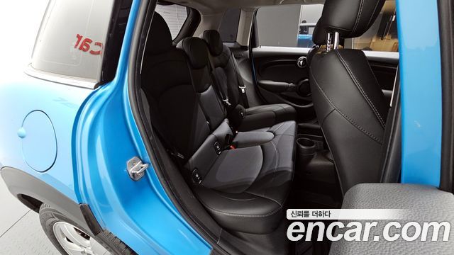 MINI Cooper 5Door Standard 3rd 2019 — фото 12