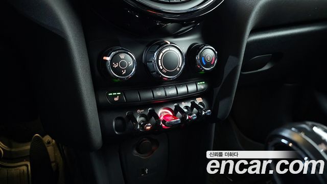 MINI Cooper 5Door Standard 3rd 2019 — фото 15
