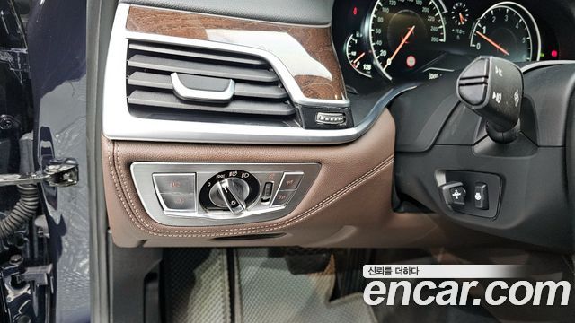 BMW 7 Series (G11) 740Li xDrive 2016 — фото 12