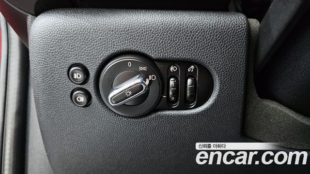 MINI Cooper D Standard 3rd 2015 — фото 17