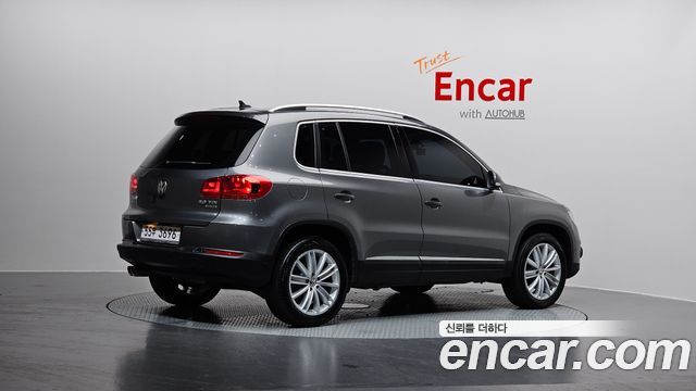 Volkswagen Tiguan 2.0 TDI  Premium 5N 2013 — фото 2