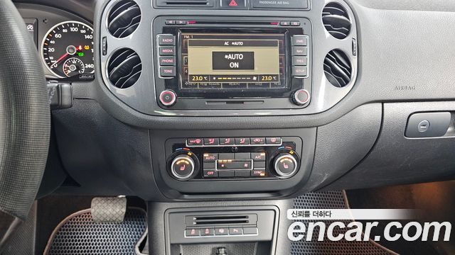 Volkswagen Tiguan 2.0 TDI  Premium 5N 2013 — фото 16
