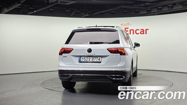 Volkswagen Tiguan Allspace 2.0 TSI Prestige 2022 — фото 4