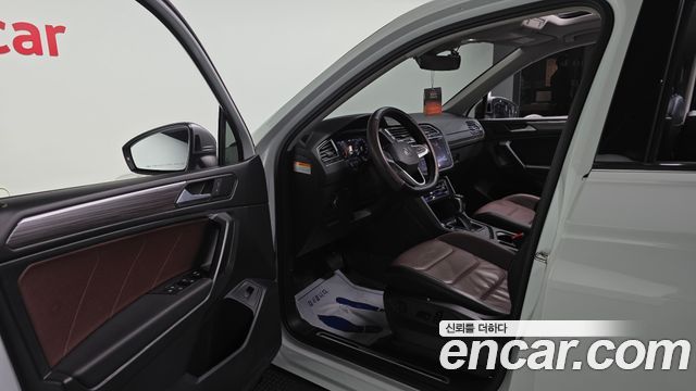 Volkswagen Tiguan Allspace 2.0 TSI Prestige 2022 — фото 10