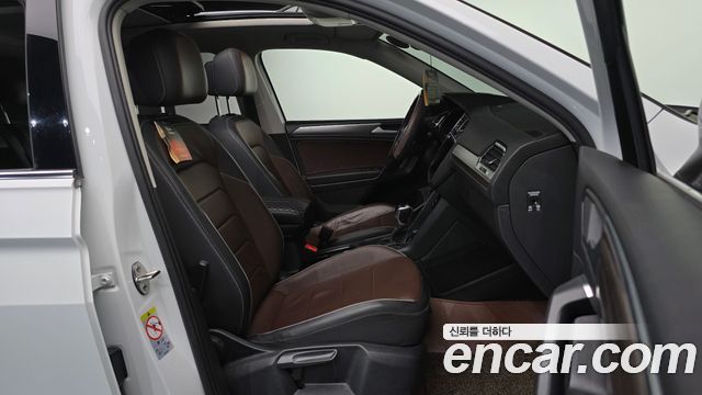 Volkswagen Tiguan Allspace 2.0 TSI Prestige 2022 — фото 11
