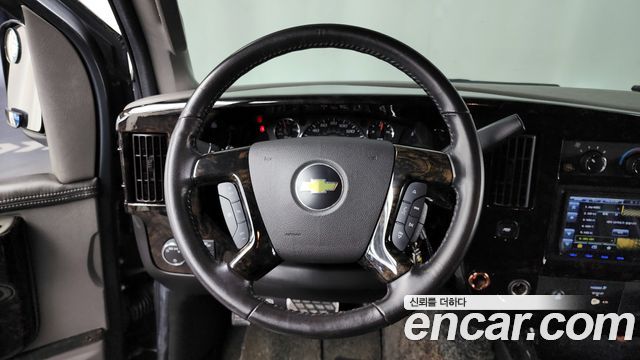 Chevrolet Express Van 6.0 2017 — фото 13