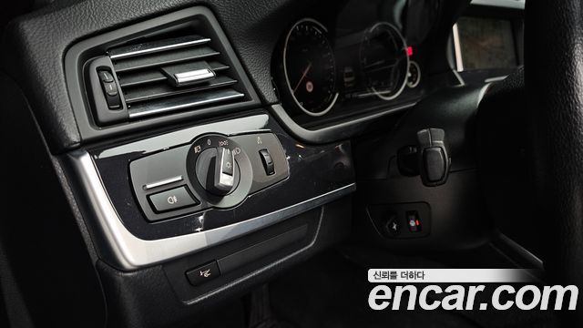 BMW 5 Series (F10) 520d xDrive 2015 — фото 16