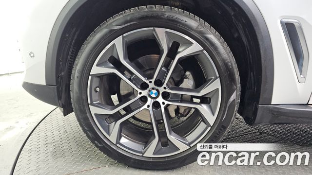 BMW X5 (G05) xDrive 40i xLine 2022 — фото 5