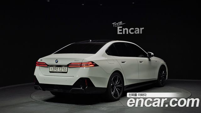 BMW 5 Series (G60) 530i xDrive M Sport 2025 — фото 2