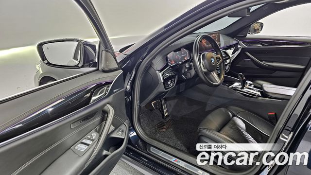 BMW 5 Series (G30) 530i xDrive M Sport Package 2023 — фото 10