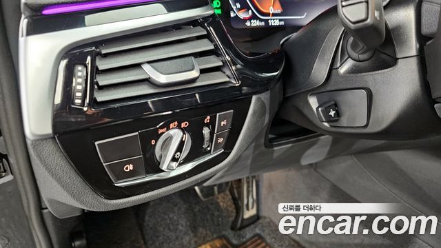 BMW 5 Series (G30) 530i xDrive M Sport Package 2023 — фото 16