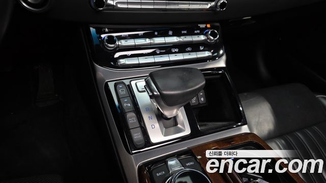 Genesis EQ900 3.3 T-GDI AWD Premiun Luxury 2016 — фото 9