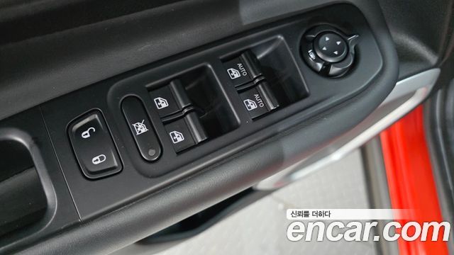 Jeep Renegade 2.4 Longitude High 2018 — фото 17