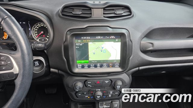 Jeep Renegade 2.4 Longitude High 2018 — фото 19