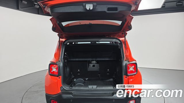 Jeep Renegade 2.4 Longitude High 2018 — фото 24