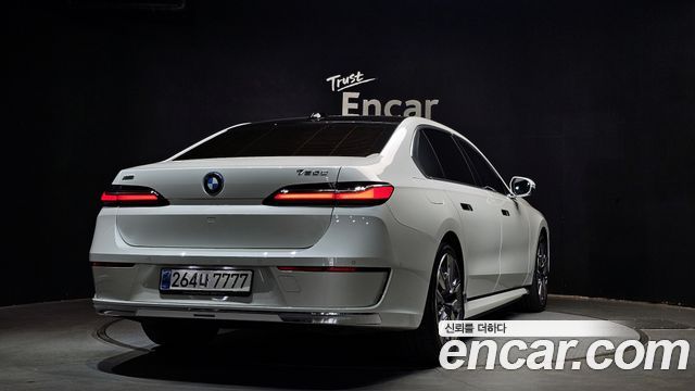 BMW 7 Series (G70) 750e xDrive Design Pure Excellence 2023 — фото 2