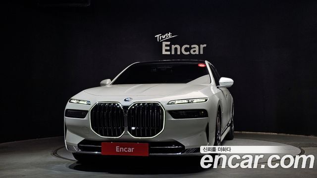 BMW 7 Series (G70) 750e xDrive Design Pure Excellence 2023 — фото 3