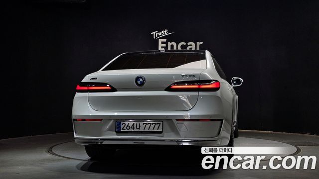 BMW 7 Series (G70) 750e xDrive Design Pure Excellence 2023 — фото 4