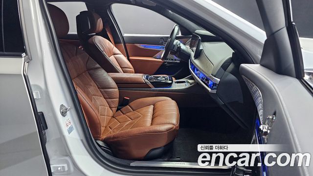 BMW 7 Series (G70) 750e xDrive Design Pure Excellence 2023 — фото 10