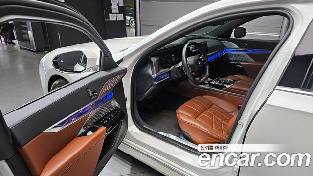 BMW 7 Series (G70) 750e xDrive Design Pure Excellence 2023 — фото 11