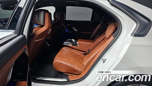BMW 7 Series (G70) 750e xDrive Design Pure Excellence 2023 — фото 12