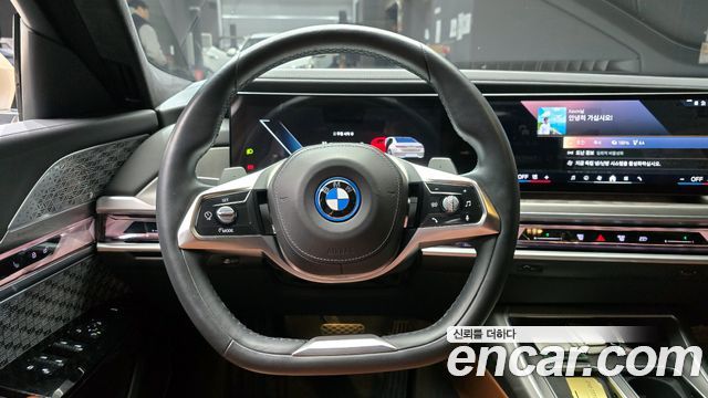 BMW 7 Series (G70) 750e xDrive Design Pure Excellence 2023 — фото 13