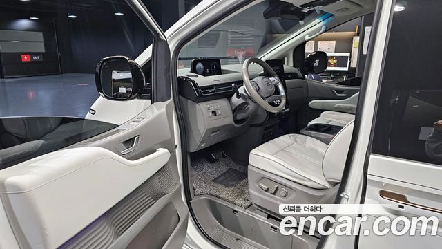 Hyundai Staria 4WD Lounge 9-Seater Limousine 2023 — фото 11