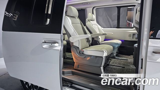 Hyundai Staria 4WD Lounge 9-Seater Limousine 2023 — фото 12