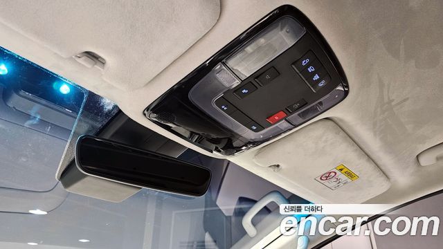 Hyundai Staria 4WD Lounge 9-Seater Limousine 2023 — фото 18