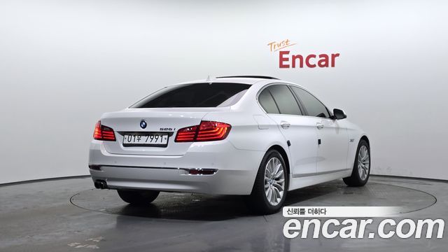 BMW 5 Series (F10) 528i Luxury Plus 2015 — фото 2