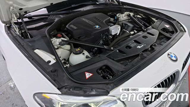 BMW 5 Series (F10) 528i Luxury Plus 2015 — фото 6