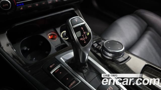 BMW 5 Series (F10) 528i Luxury Plus 2015 — фото 9