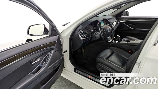 BMW 5 Series (F10) 528i Luxury Plus 2015 — фото 10