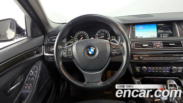 BMW 5 Series (F10) 528i Luxury Plus 2015 — фото 17