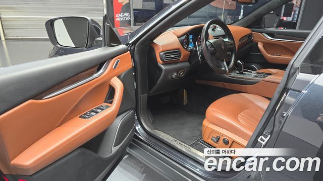 Maserati Levante 3.0 Diesel AWD GranLusso 2018 — фото 11
