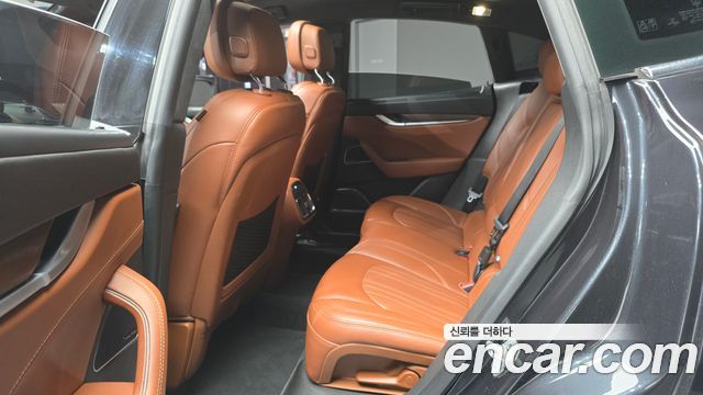 Maserati Levante 3.0 Diesel AWD GranLusso 2018 — фото 13