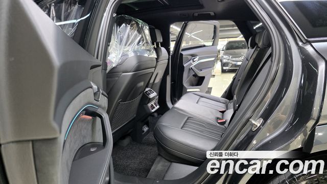 Audi e-tron S 2022 — фото 10