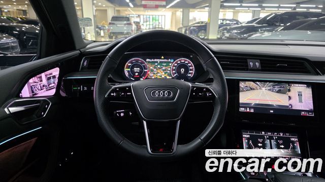 Audi e-tron S 2022 — фото 15