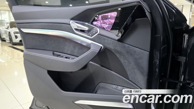 Audi e-tron S 2022 — фото 21