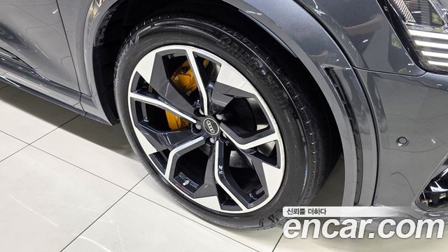Audi e-tron S 2022 — фото 24