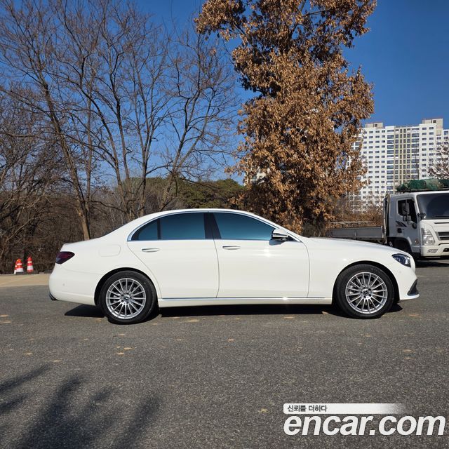 Mercedes-Benz E-Class (W213) E220d 4MATIC Exclusive 2022 — фото 7