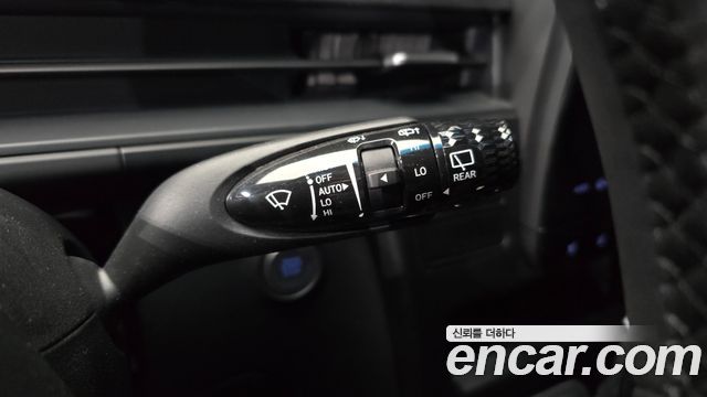 Hyundai Staria HEV 1.6 Tourer 11-Seater Modern 2025 — фото 17