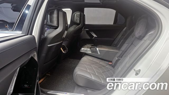 BMW 7 Series (G70) 740i xDrive M Sport 2024 — фото 13